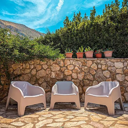 Betta Cuntrariusa Con Piscina Privata E Jacuzzi A Scopello *